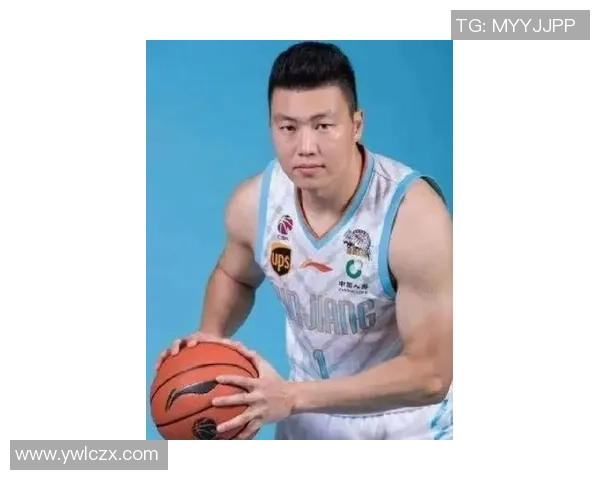 李根：从篮球场上的闪耀之星到生活中的坚韧奋斗者